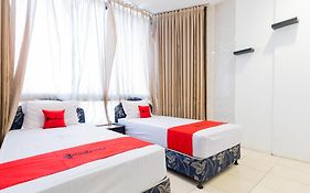 RedDoorz at Sparkling Hotel Surabaya