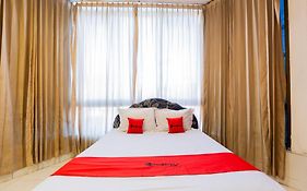 RedDoorz at Sparkling Hotel Surabaya